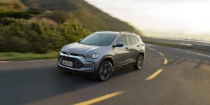 Novo Tracker 2023 abre espaço para SUV compacto elétrico