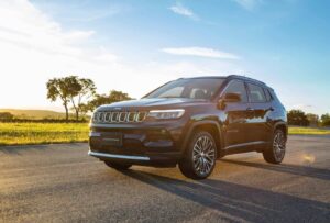 Novo Jeep Compass 2023 tem motor menos poluente e poder 4×4 acentuado 