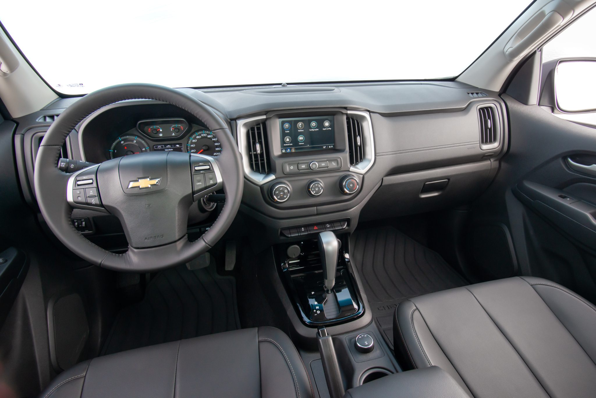 Nova S10 Z71 2023 interior