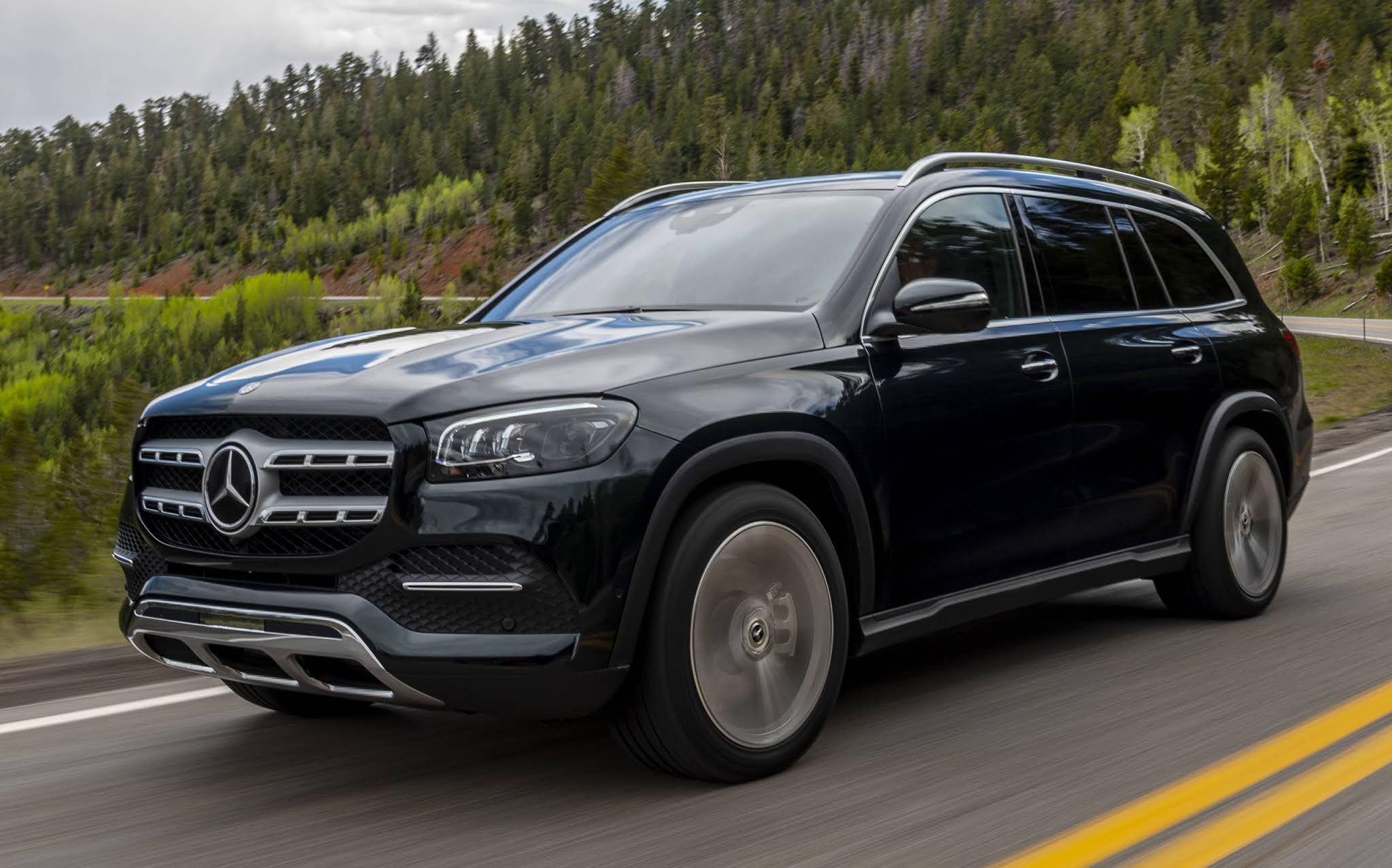 Novo Mercedes GLS 450 2023 está maior e com tecnologia inacreditável