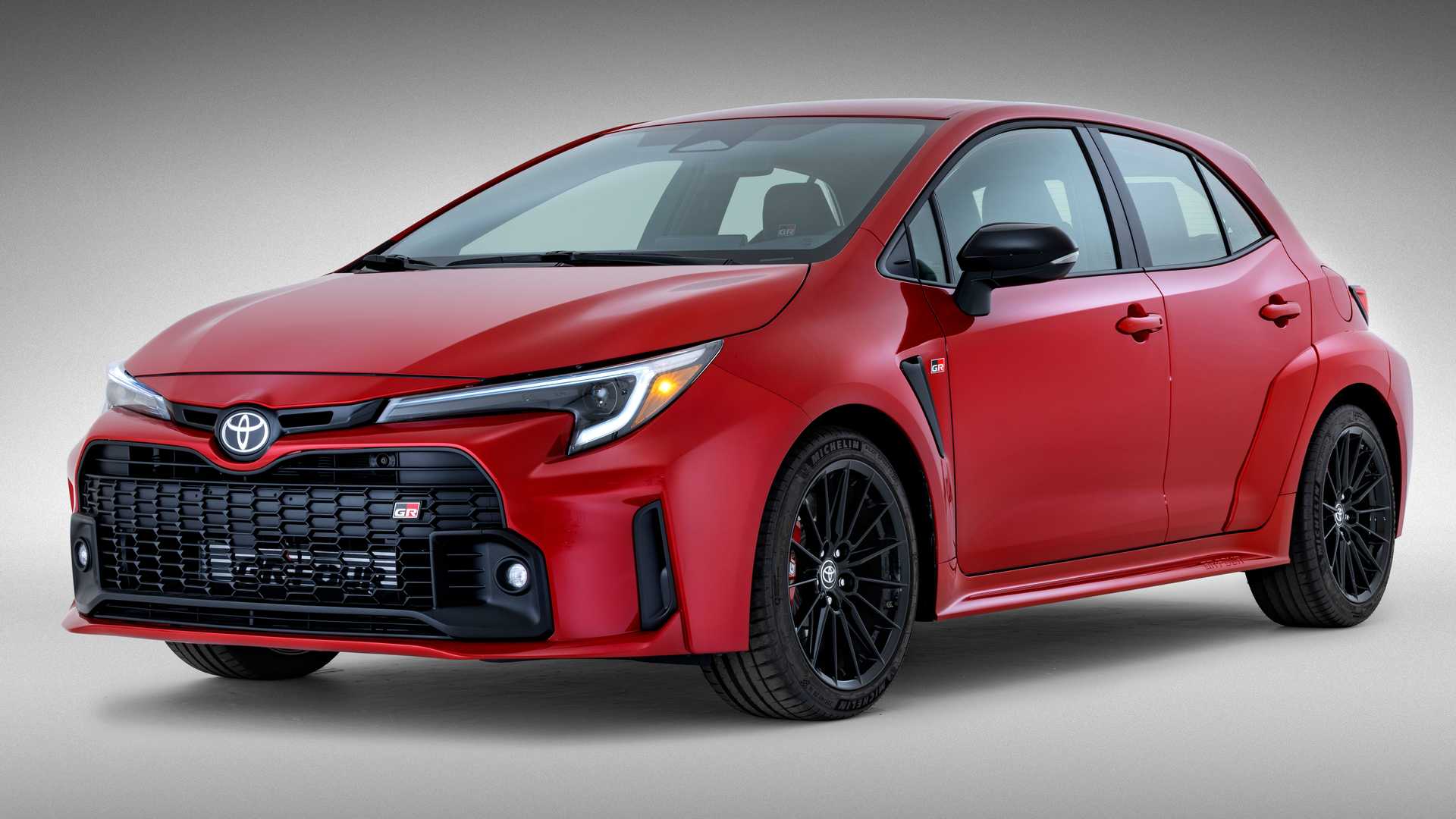 Novo Toyota Corolla Hatch 2023 GR chama a atenção por design e potência