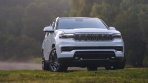 Novo Jeep Grand Wagoneer 2023 fica melhor do que na versão V-8