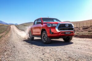 Nova pick up Toyota Hilux híbrida chegará ao Brasil com grandes novidades