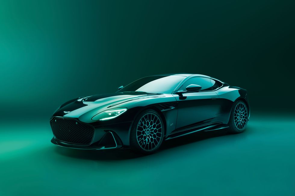 Novo Aston Martin DBS 770 Ultimate 2023 tem apenas 499 unidades e é o mais potente já feito