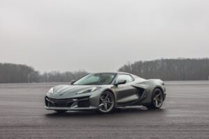 Novo Chevrolet Corvette E-Ray 2024 é elétrico e tem potência incrível