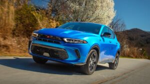 Novo Dodge Hornet 2023 inicia era de ‘desempenho eletrificado’ da marca