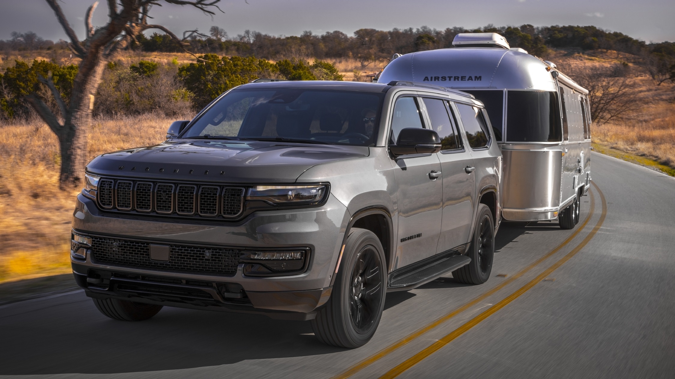 Novo Jeep Wagoneer 2023 tem tamanho e força para ser o queridinho das famílias