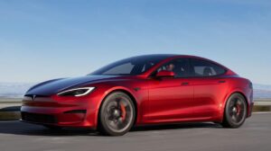 Novo Tesla Model S 2023 adiciona tinta vermelha linda e cara