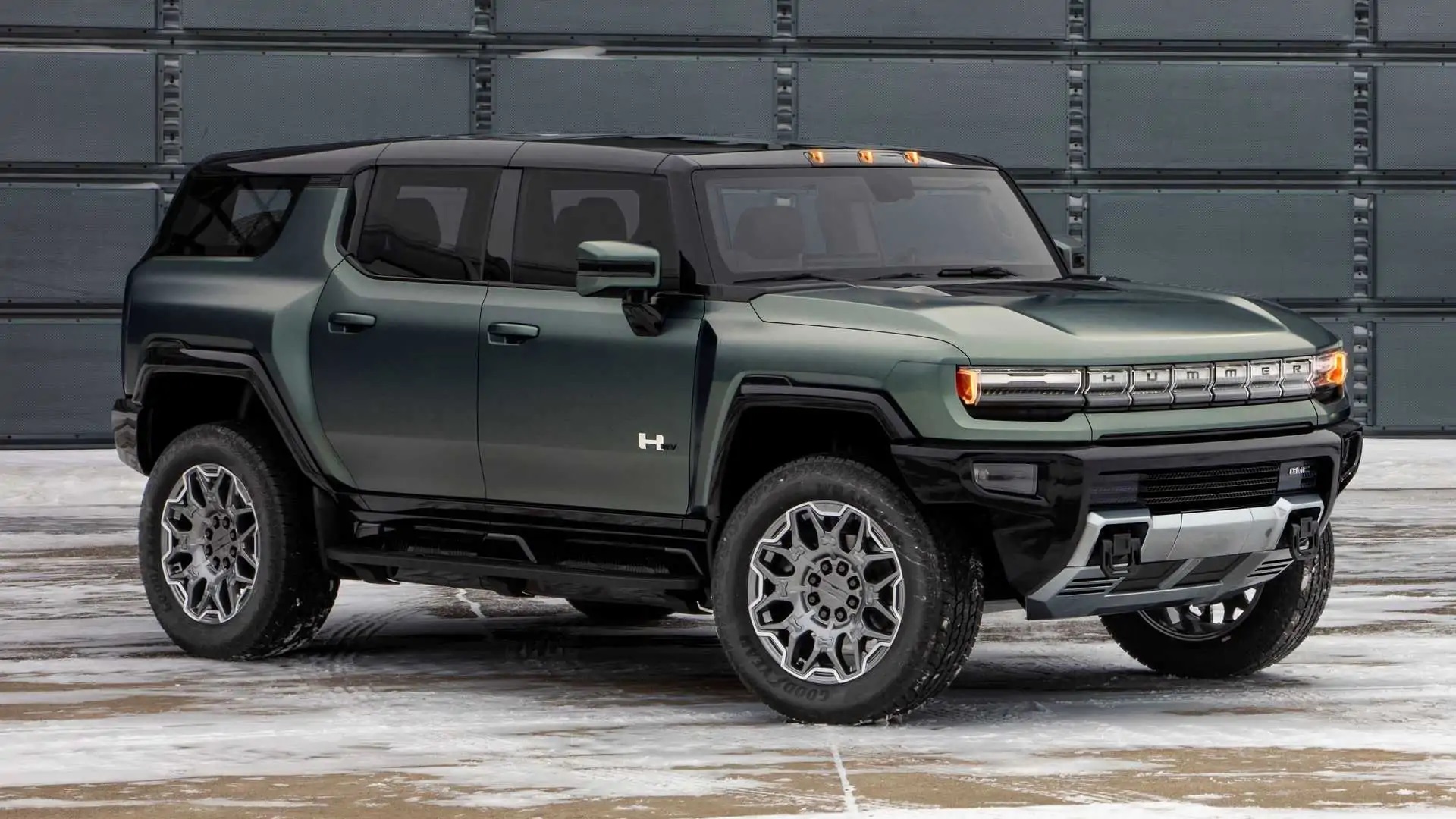 Novo GMC Hummer SUV 2024 é um gigantesco modelo com força bruta de sobra