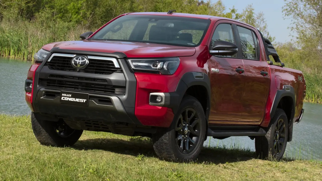 Quanto a Toyota Hilux 2023 faz por litro?