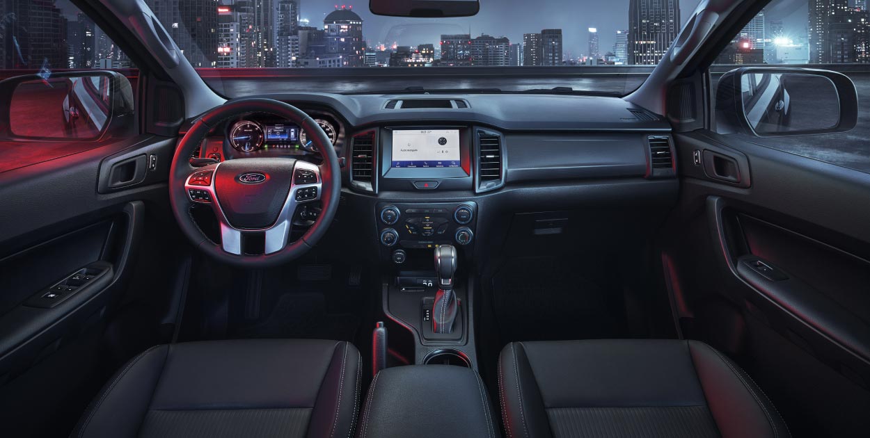 Detalhes internos da Ford Ranger 2023: Descubra a experiência moderna da picape