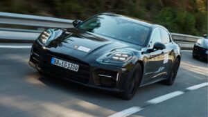 Porsche Panamera 2024 chega com quatro motorizações híbridas