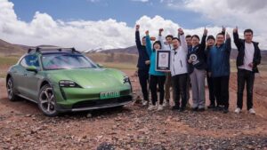 Porsche Taycan Cross Turismo entra para o Guinness Book