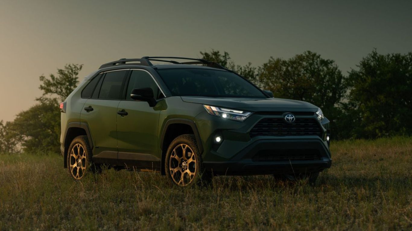 Toyota RAV4 2024 agora disponível em verde exército