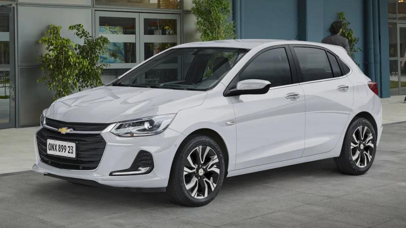 Chevrolet Onix supera rival VW Polo e retorna ao topo das vendas