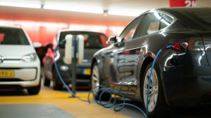 Estudo Americano Questiona Sustentabilidade dos Carros Elétricos: Será o Fim da Era Elétrica?