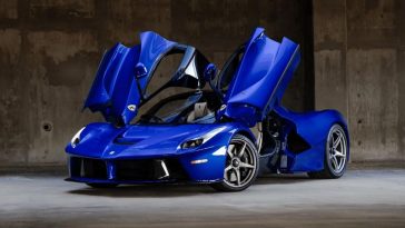 Ferrari LaFerrari Azul Elettrico é Leiloada por Valor Recorde de R$ 21 Milhões