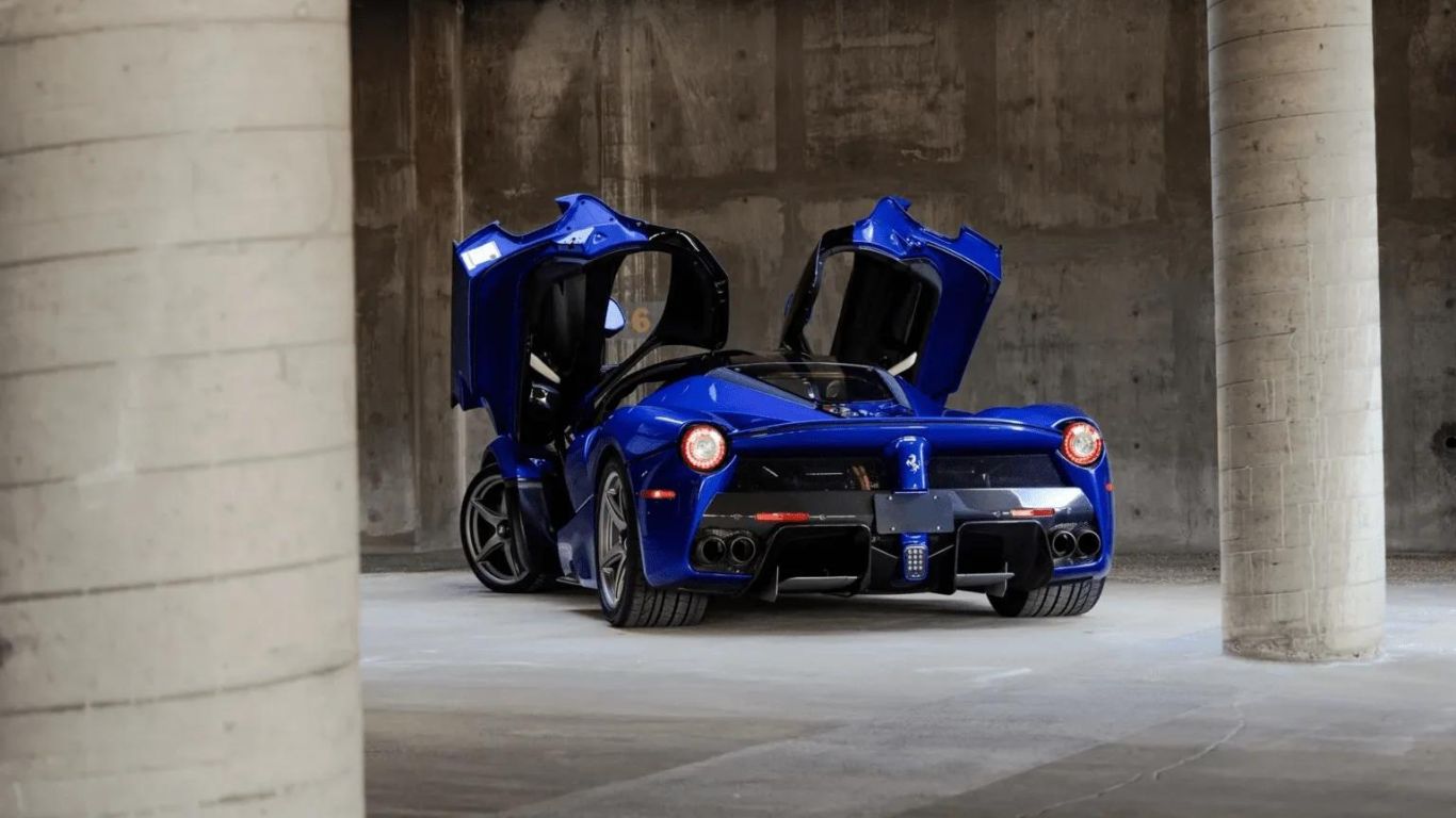 Ferrari LaFerrari Azul Elettrico é Leiloada por Valor Recorde