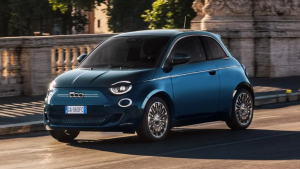 Fiat 500 elétrico: Baixas vendas, suspensão da produção e futuro híbrido