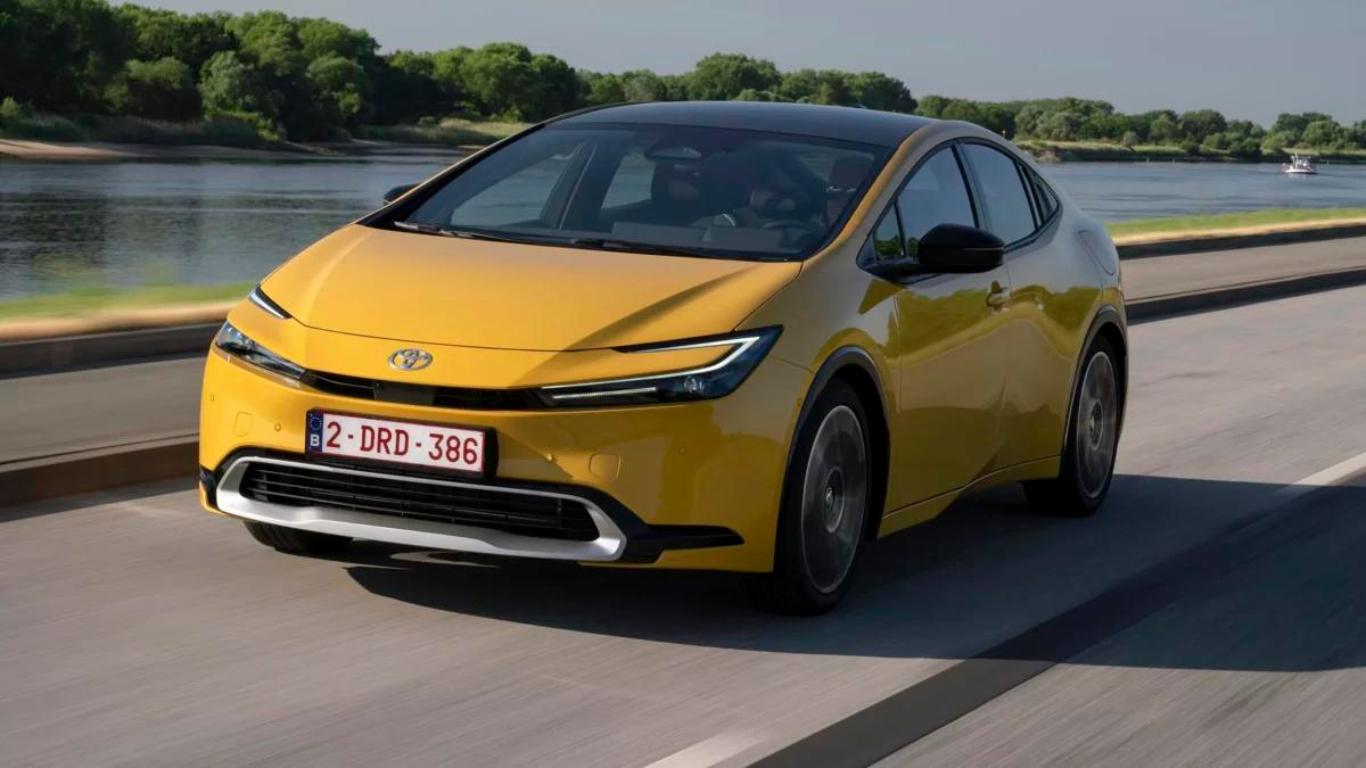 Novo Toyota Prius chega ao Brasil: O futuro híbrido que vai inspirar o próximo Corolla